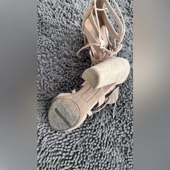 Christian Siriano heels. Tan suede. Size 8.5. - Picture 4 of 4